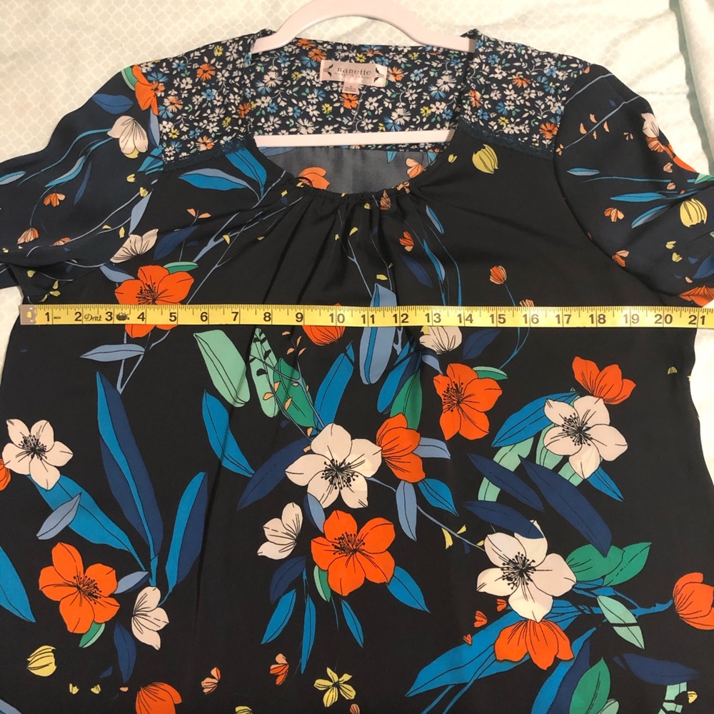 EUC Nanette Lepore | Ladies Floral blouse - Picture 8 of 8